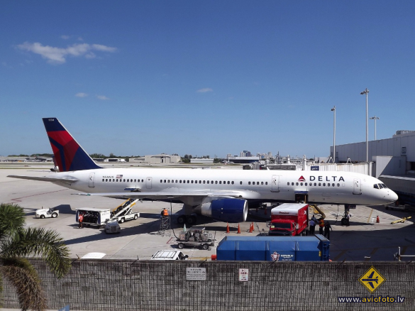 Boeing 757-251